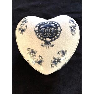 Heart shaped ceramic jewelry‎ box VTG